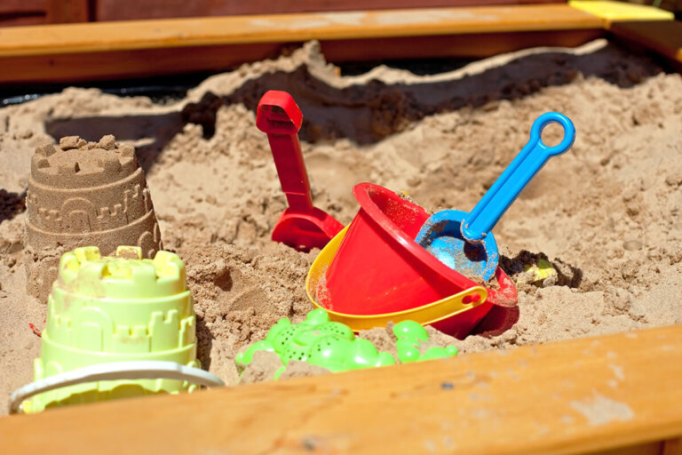 bac à sable avec couvercle