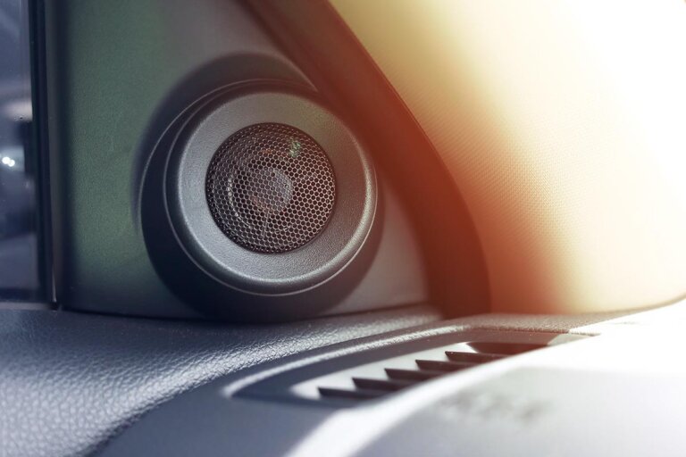 enceinte voiture