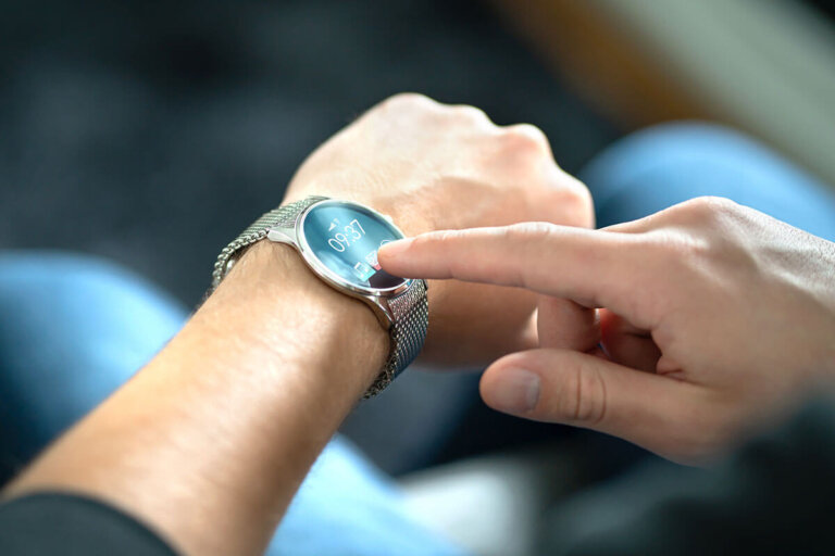 montre connectée hybride